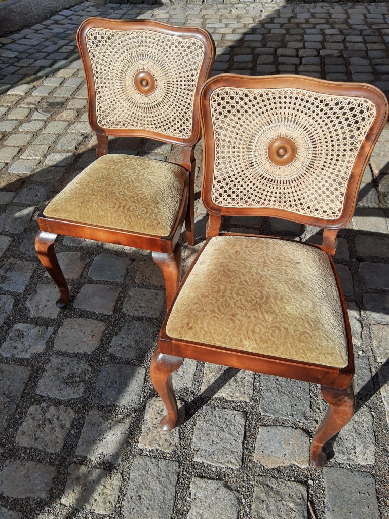 Sonnengeflecht mit handgeflochtener Rücklehne, fotographiert durch die Stuhlflechterei Sankt Augustin